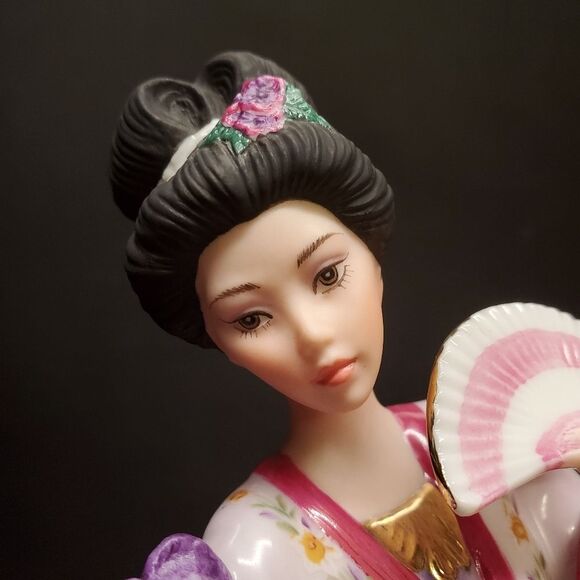 The Iris Princess by Lena Liu Porcelain Figurine The Danbury Mint - Picture 7 of 12